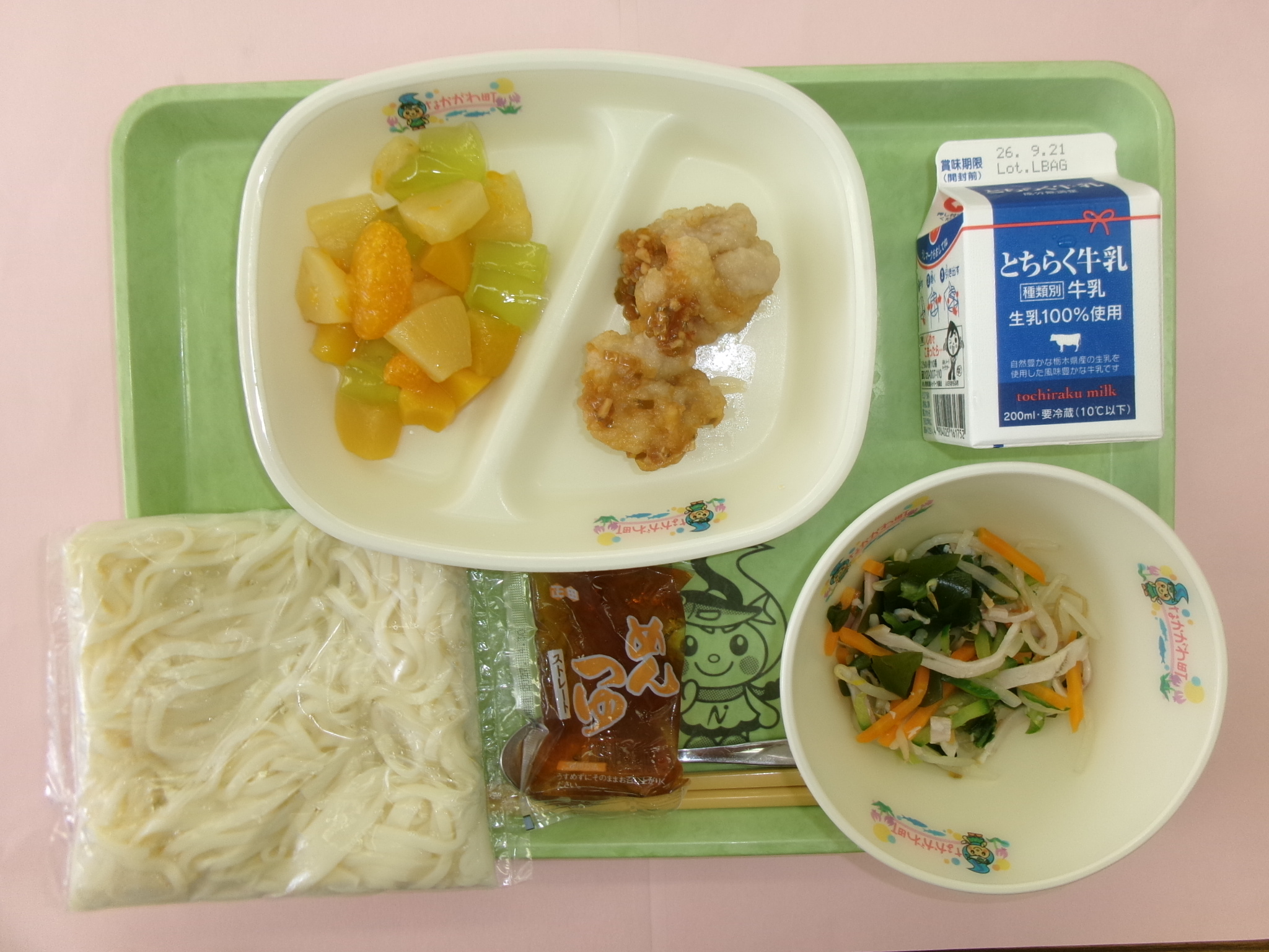 9月8日（火曜日）うどん牛乳冷しうどんの具めんつゆユーリンチーフルーツゼリー和え.JPG