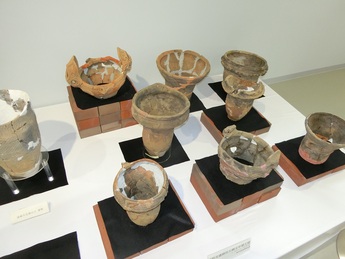 ホフマン館展示の縄文中期の土器