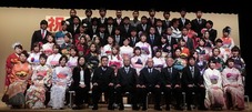 小川中学校区の新成人と集合写真 小川中学校区の新成人と集合写真