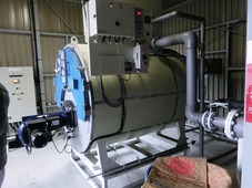 うなぎ養殖場の薪ボイラーの写真