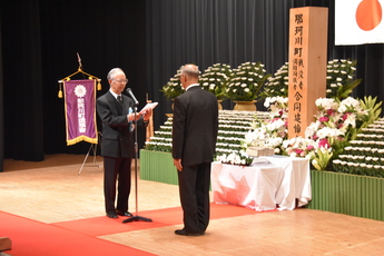 遺族代表謝辞の写真