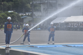 放水をしている写真