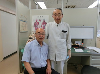 鈴木整形外科の鈴木征雄院長と福島町長の写真
