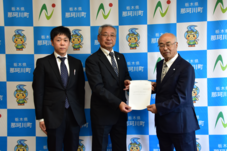 那須南森林組合様より建議要望書受け取りの写真