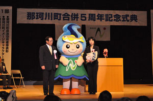 合併5周年記念式典でなかちゃんが紹介されている写真