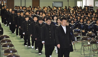 馬頭中学校の入学式写真