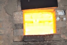 焼成中の陶器の写真