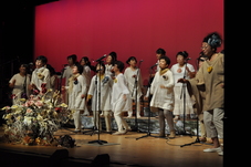 ゴスペルを演奏している写真1 ゴスペルを演奏している写真1