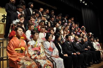 記念撮影の様子の写真