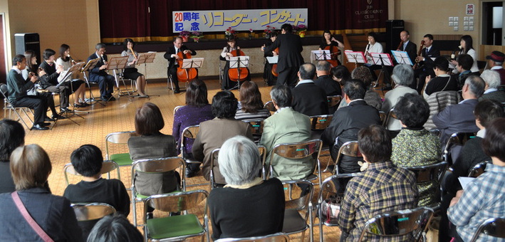 参加者全員での演奏の写真