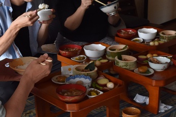 里山の月見膳の写真