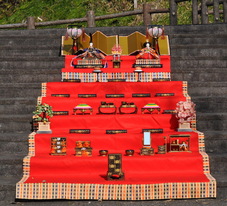 三人官女と五人囃子がないひなかざりの写真