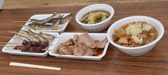 ふるまわれた料理の写真