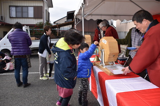 お楽しみ福引の写真