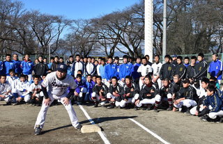 真中監督のベースランニング指導の写真