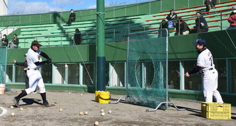 真中監督によるティーバッティング指導の写真1