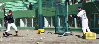 真中監督によるティーバッティング指導の写真2