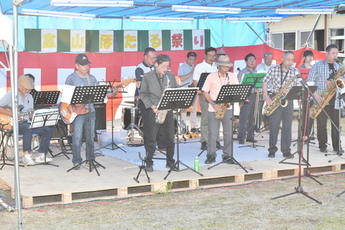 ジャズ演奏をしている写真