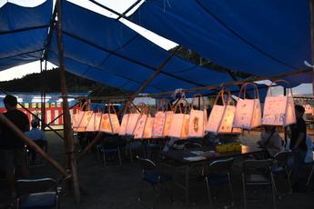 提灯に明かりがともっている写真