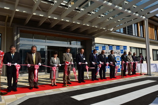 テープカットの写真