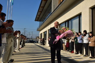 初登庁する町長の写真