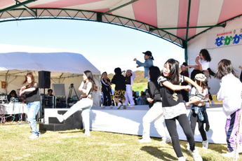 ヒップホップダンスを踊る人たちの写真