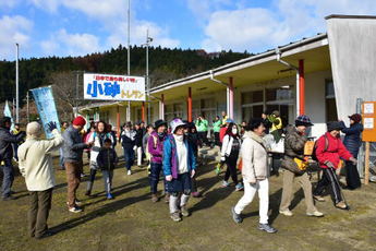 ハイキングコースのスタートの写真