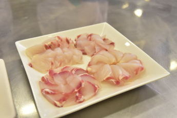 チョウザメの刺身の写真