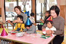 クリスマスブーツ作りをしている写真2