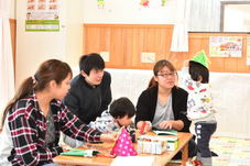 クリスマスブーツ作りをしている写真3