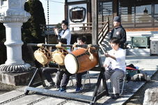 お囃子の演奏の写真