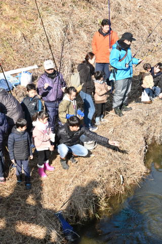 親子ふれあいます釣り大会の写真