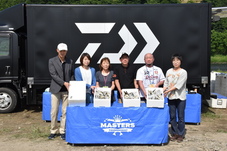 福祉施設への寄贈式の写真