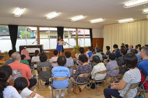 ヴァイオリンコンサートを後方から撮影した写真