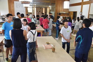 自己紹介をしている写真