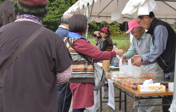 陶器市の模擬店の写真