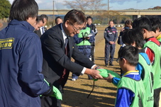 ビブス贈呈の写真