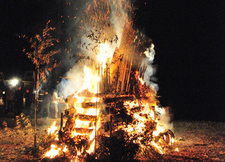 白久地区のどんど焼きの写真