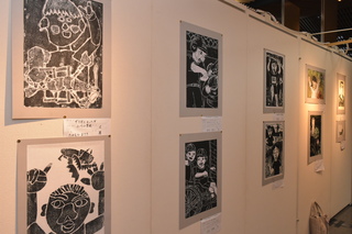 版画コンクール入選作品展示の様子 版画コンクール入選作品展示の様子