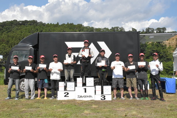 ブロック大会に進む11人の写真