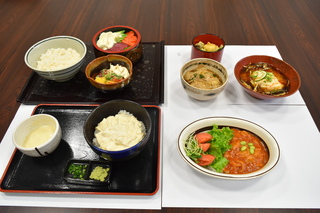 試作されたゆば料理4品の写真