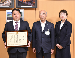 知事賞受賞者の写真