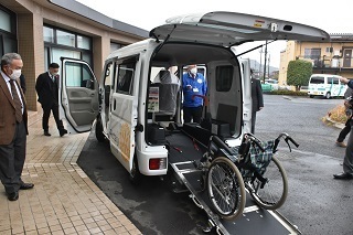 車いすのまま乗降できる福祉車両の写真 車いすのまま乗降できる福祉車両の写真