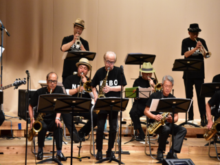 サックスのソロ演奏の写真