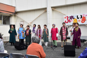 ゴスペルを披露している写真