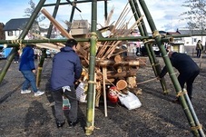 薪を準備している写真 薪を準備している写真