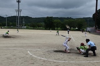 少年野球の試合中の写真