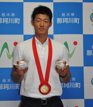 石井一成選手の写真