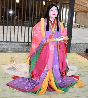 十二単を着た女性の写真