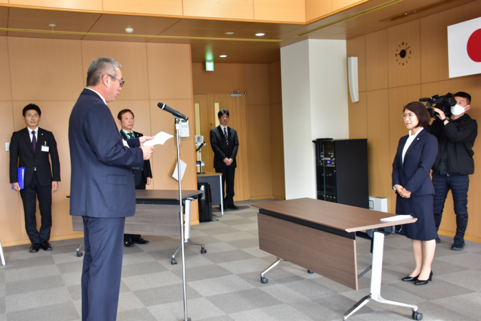 益子新町長が初登庁の写真4